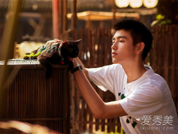 高颜值随妈！陈红陈凯歌16岁小儿子撞脸吴亦凡(图)