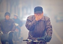 超6成受访者认为限行期间坐公交应有补贴 你觉得呢