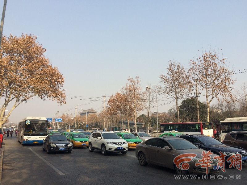 西安周末天气好部分地方堵车 提醒市民早出门