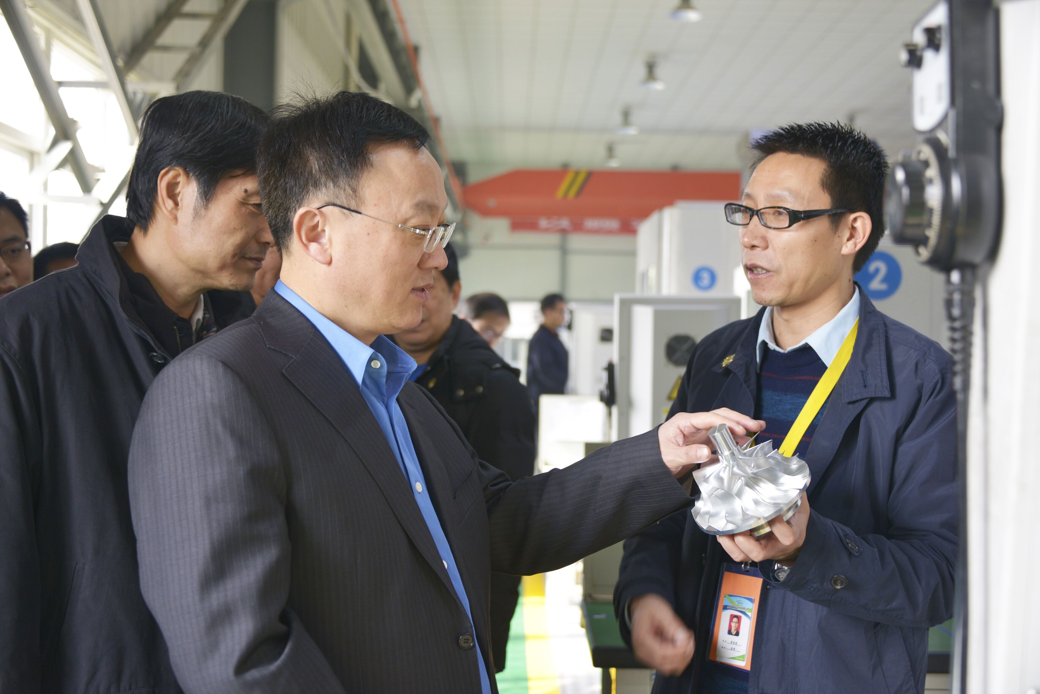 副市长聂仲秋、市政府咨询员康宝奇走访航空基