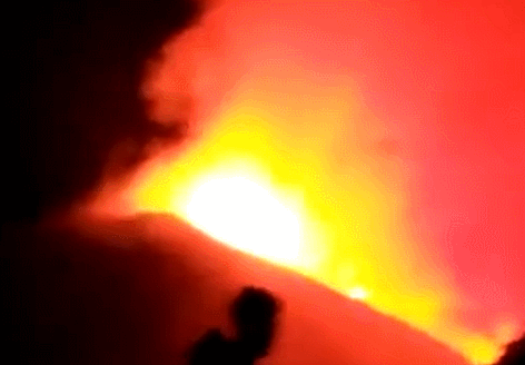 新闻 国内 国内 ></p></a> 正文   (原标题:宁夏站海原县南华山突发大火 火势