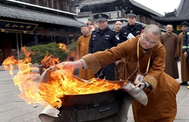 上海古寺有了法师消防队