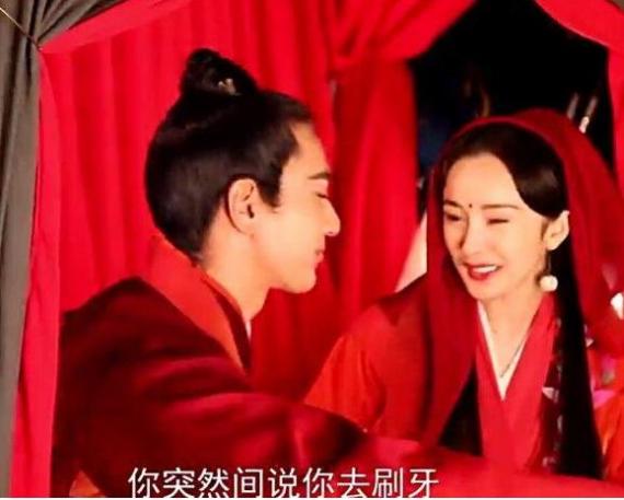 杨幂赵又延咬唇激吻看红脸 她已吻遍娱圈众男