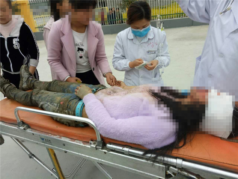 安康16岁女生上学路上遭陌生男子袭击 头部受伤左眼失明