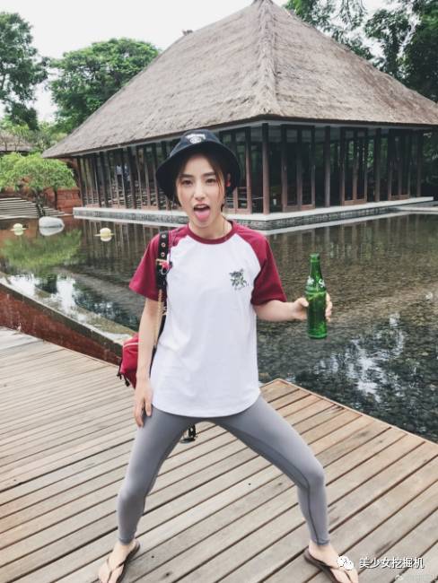 她健身拍MV做老板成为第一女网红 健身改变人