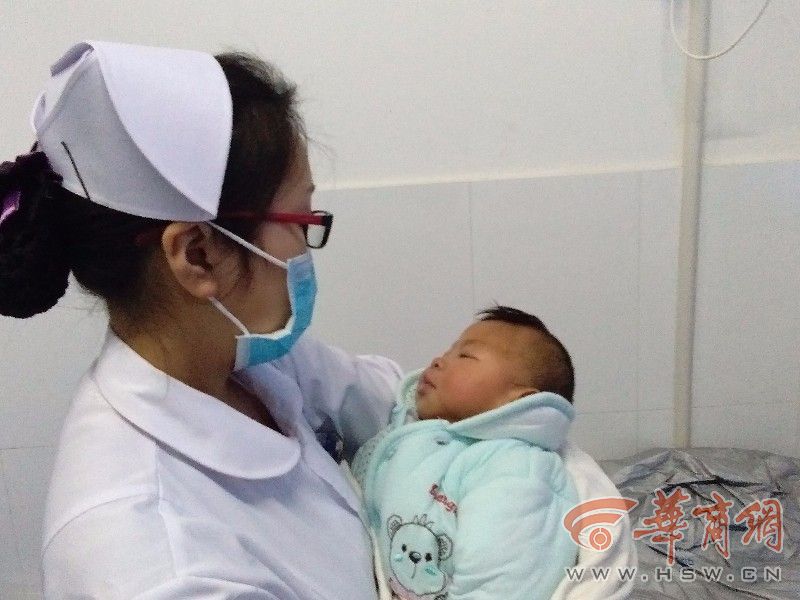 汉中江边树林发现8个月大弃婴 送到医院时浑身湿透