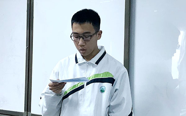 83中高中生朗读自己作品 文笔逆天堪比高考满分卷