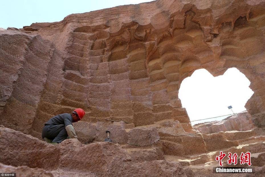 山东即墨现600年石磨坑 凿痕景象蔚为壮观