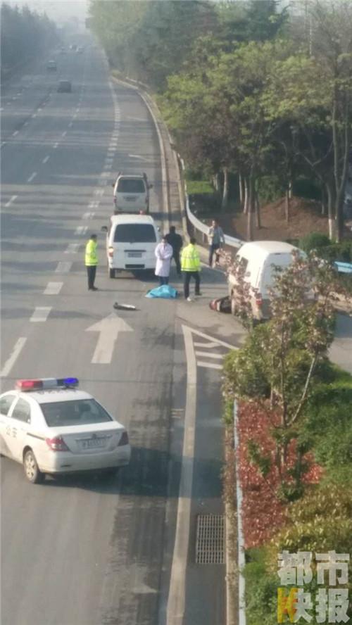 西安电动车司机在西三环变道 不幸被撞身亡