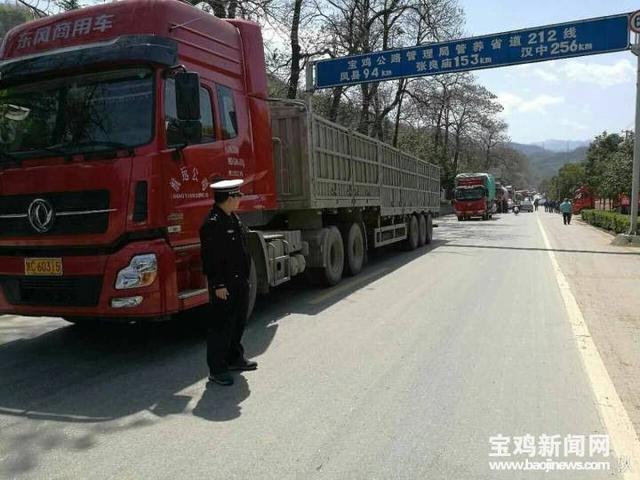 宝鸡一辆粗苯罐车滴漏 多部门紧急处置