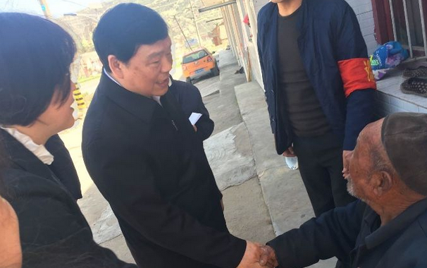 永寿帮扶干部偶遇省委书记娄勤俭 既意外又激动
