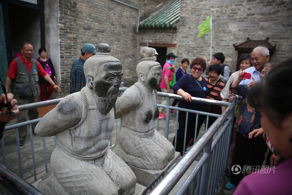 岳飞庙前秦桧夫妇跪像被摸黑|岳飞|-天下图库