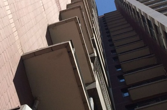 悲剧!西安三岁男童十六楼坠亡 又是因为没装防护网