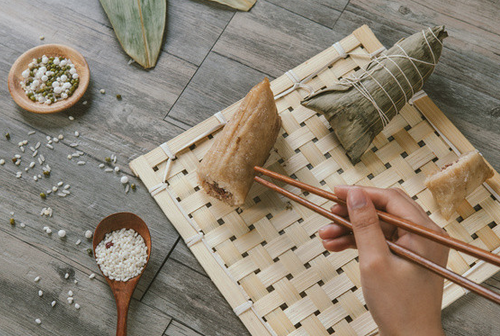 一女子吃后险些丢掉性命！这些人吃粽子要注意