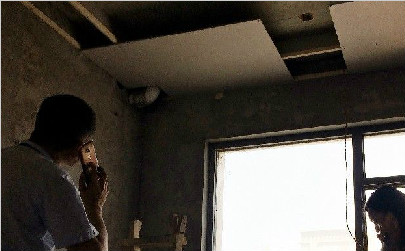 开发商将排烟孔改至阳台 西安女子安装热水器遭拒