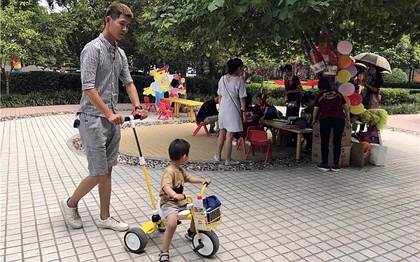 贡院门被"蚕食"的儿童公园：商业和孩子们抢地盘