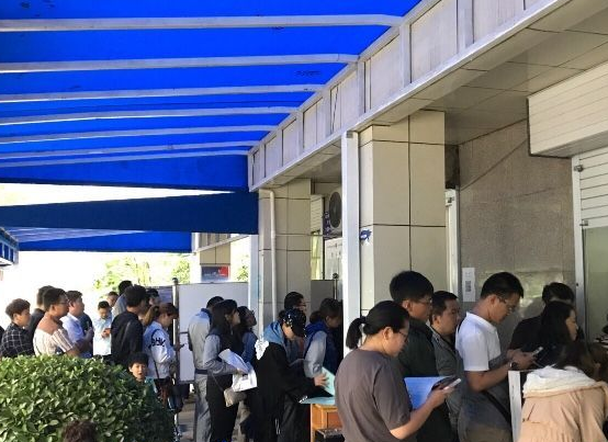 曲江派出所户籍室便民服务区启用 还提供桌椅饮用水