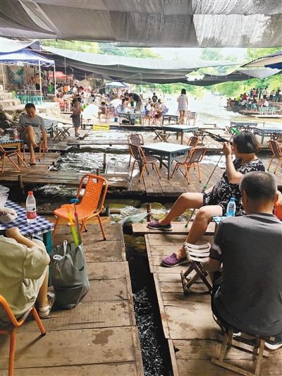 秦岭河道内办起水上农家乐 游客安全谁来保障 