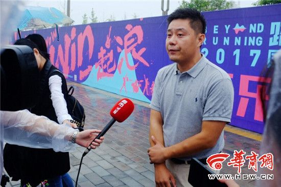 著名音乐人孙楠为渭南卤阳湖国际半程马拉松赛