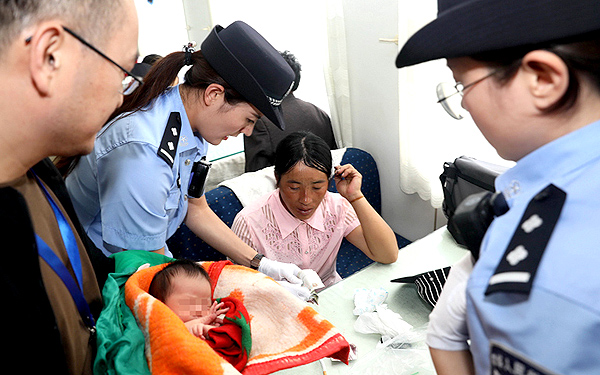 铁警破获跨省贩婴案 一刚满月女婴在陕获救