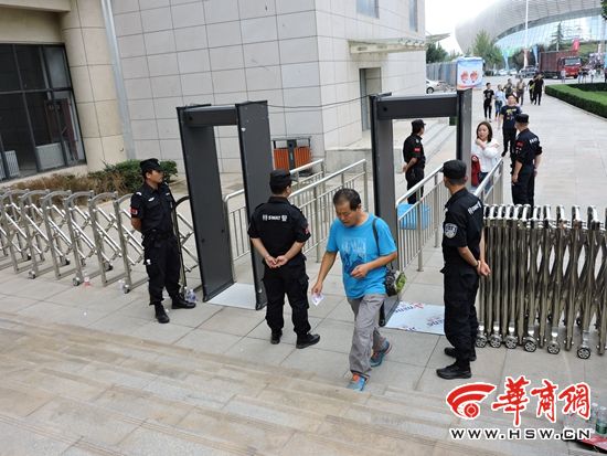 渭南高新巡特警圆满完成2017中乙足球联赛第