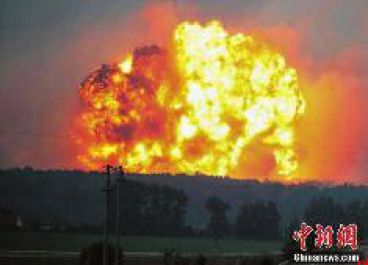 乌克兰一军火库爆炸