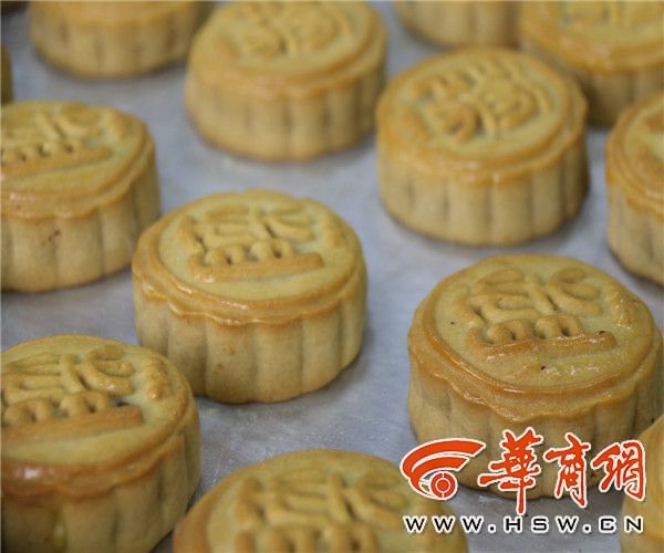 烤制前的月饼2.JPG