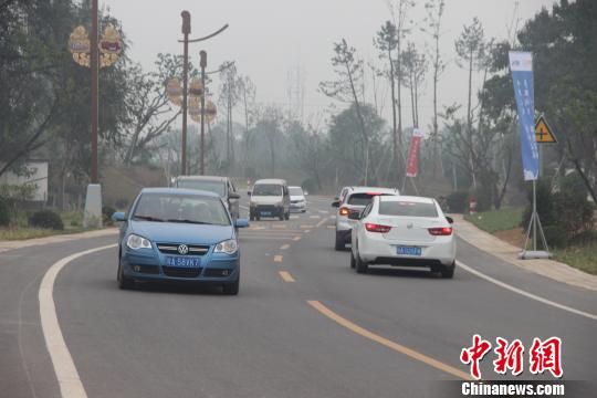 陕西沿黄观光路“一路串珠”民众争赏黄河景