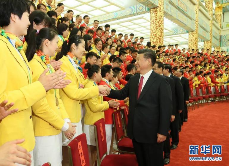 2016年8月25日，党和国家领导人习近平、李克强、张德江、俞正声、刘云山、王岐山、张高丽等在北京人民大会堂会见第31届奥林匹克运动会中国体育代表团全体成员。（图片来源：新华社）