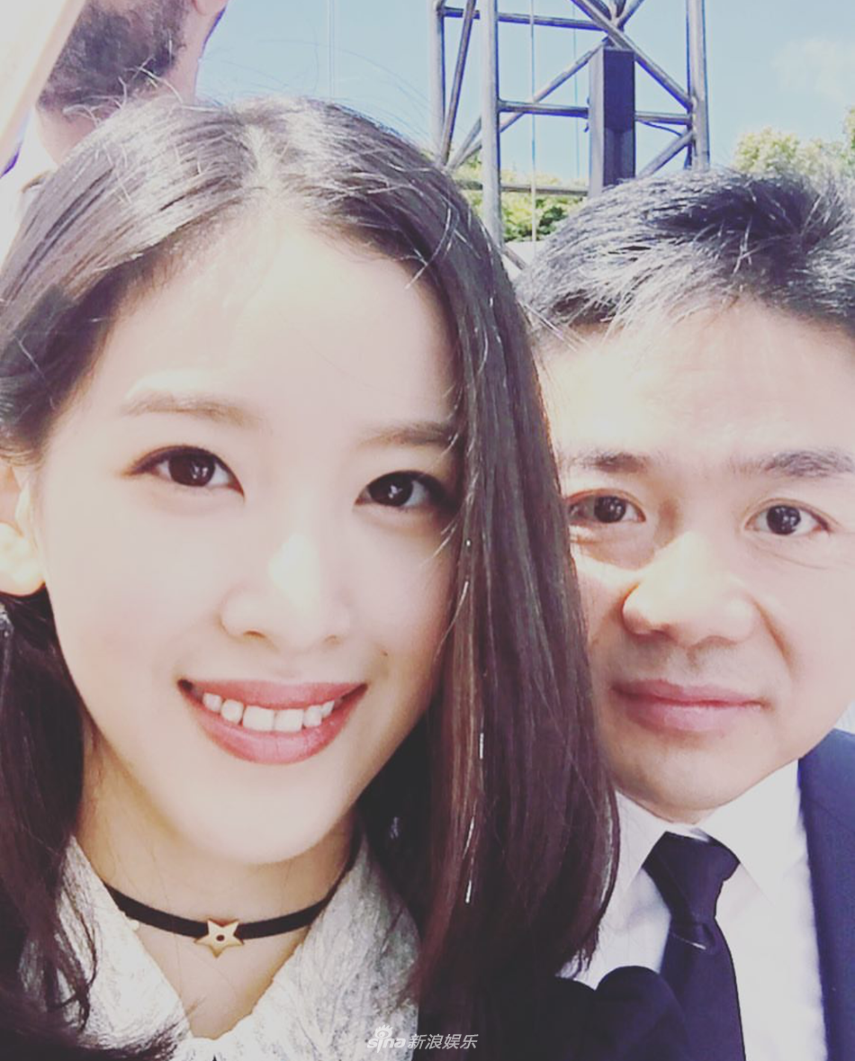 奶茶妹妹日常秀恩爱更新！获东哥搂腰看圆月甜入心扉