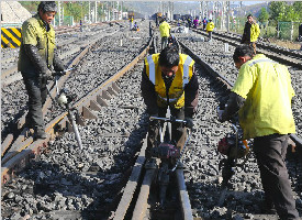 利用天窗点 200人紧急检修神华铁路隐患成功