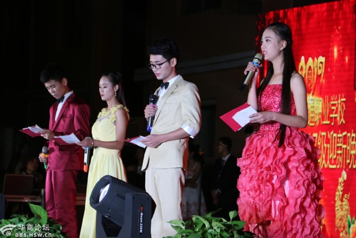 宝鸡商贸交通职业学校的迎新晚会