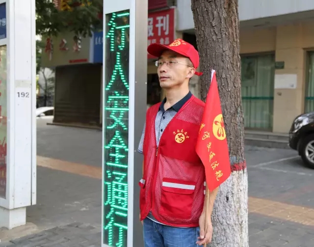 渭南市检察院积极开展文明交通劝导志愿服务活