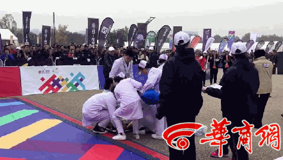 未命名_医护人员救治.gif