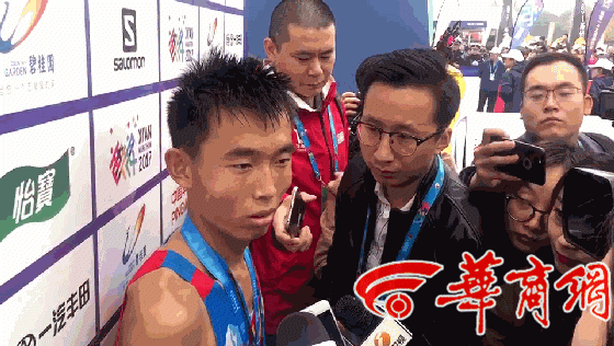 未命名_记者围住.gif