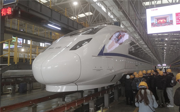 "黄金眼"—CRH3A型动车组即将亮相西成高铁