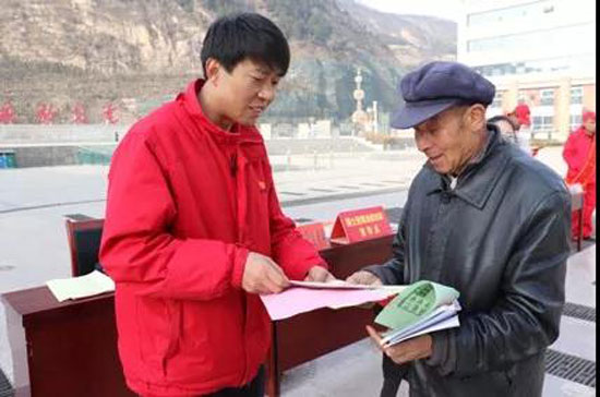 延长油田吴起采油厂开展12.4国家宪法日宣传