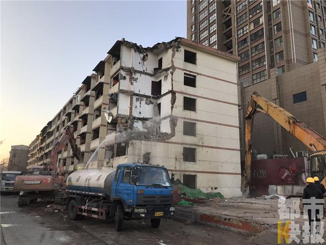 灞桥两栋住宅违建被依法拆除 将建铁路主题公园