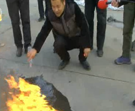 临潼一村民家井水能“点燃” 疑因附近输油管道渗油