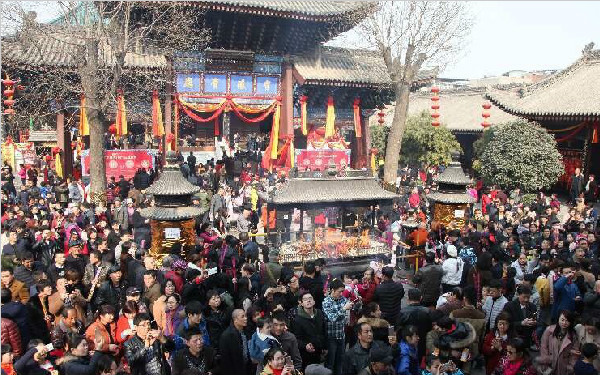 西安城隍庙举行祈福庙会 “非遗”鼓乐送新年祝福