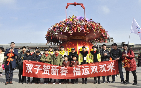 20对双胞胎齐聚西安拜年 最大的67岁最小的11岁