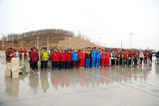 全国滑轮公益培训延安站活动在延安国际滑雪场