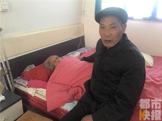 不离不弃！西安67岁儿子悉心照顾百岁母亲40年
