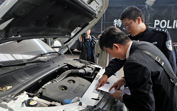 黑担保公司在西安一农家院藏56辆高档车 大多来路不明