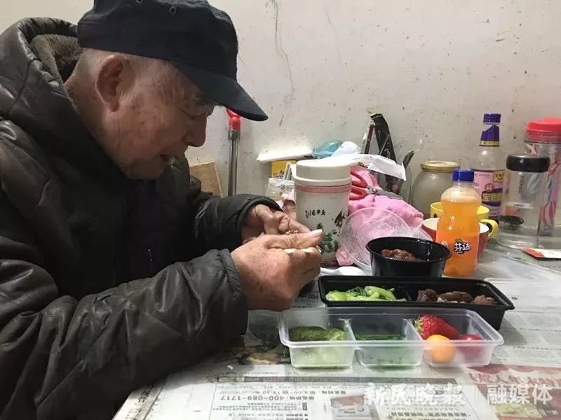 90岁外公每天吃外卖备注都是同一句话 看完心中暖