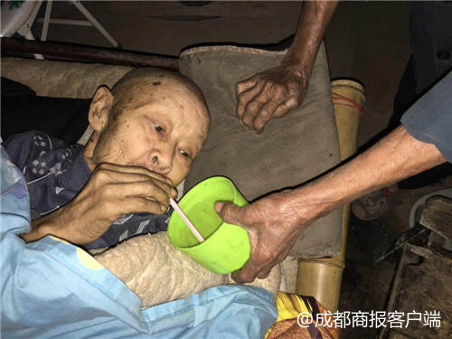 8旬老人育7子女却无人赡养 孙子替祖父母状告父亲