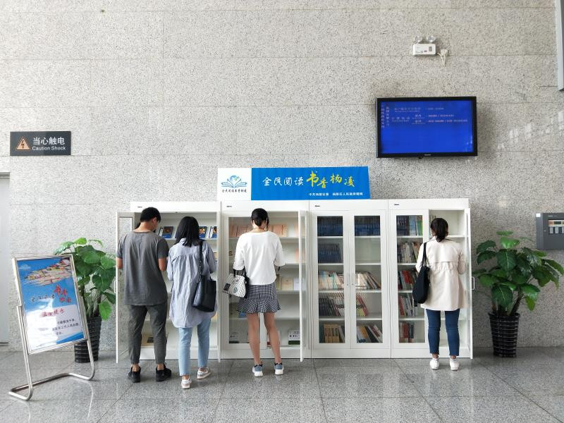 西成高铁佛坪站 “高铁书屋”正式启用 等车时也能看书啦