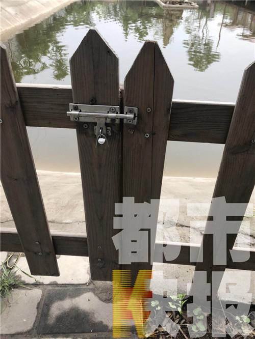 西安2岁男童池塘溺亡 孩子奶奶痛哭：你打我吧