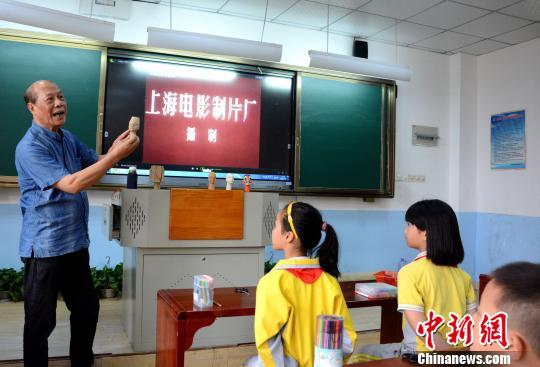 非遗木偶进校园学生亲身体验兴趣浓