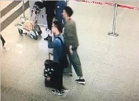 咸阳机场这俩人自称购机票缺钱 机场借钱诈骗还专盯女性旅客